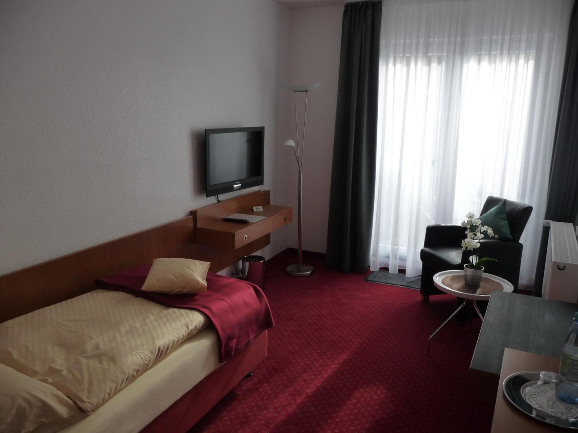 Hotel Sechzehn Леверкузен Экстерьер фото