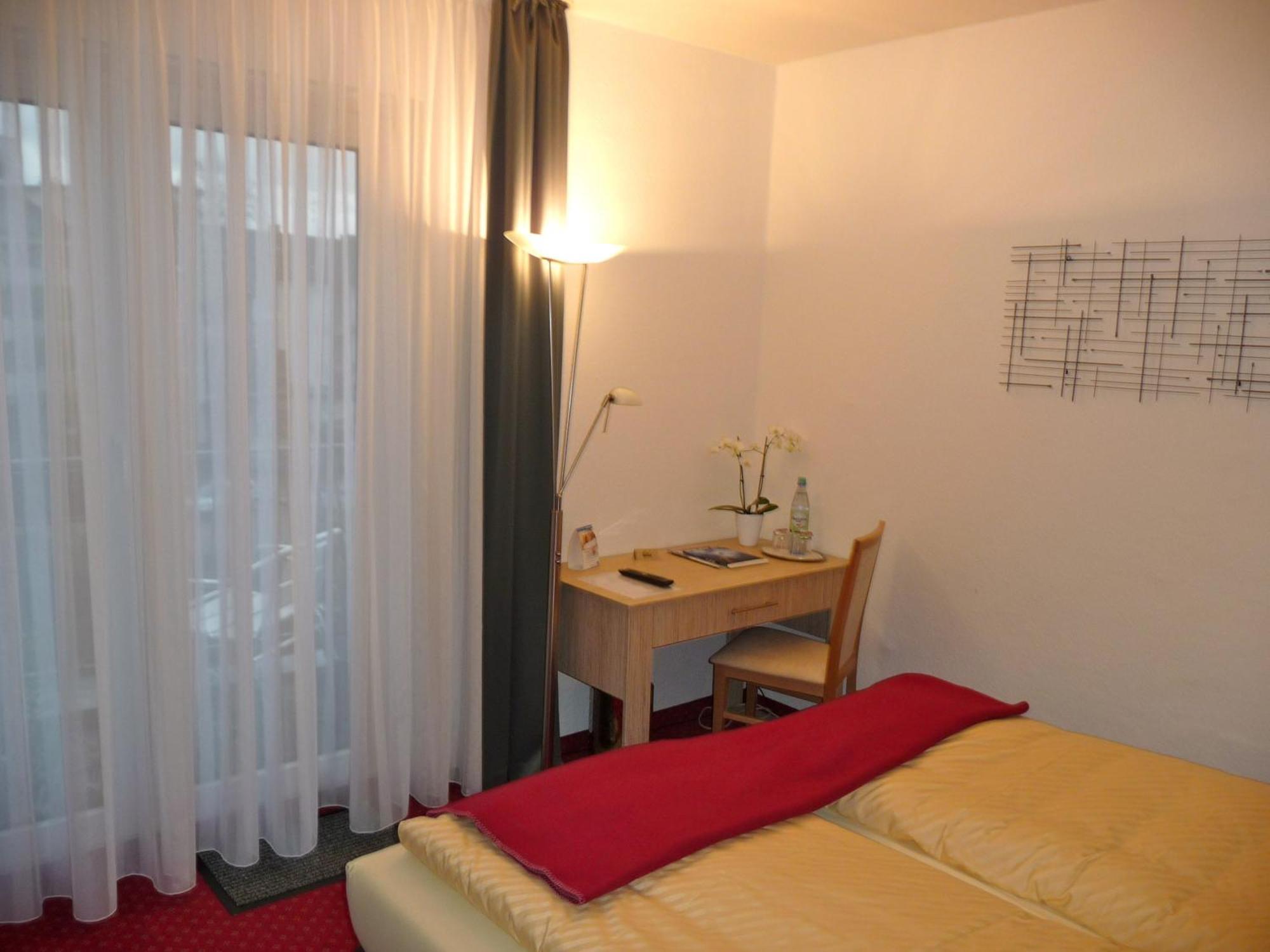 Hotel Sechzehn Леверкузен Экстерьер фото