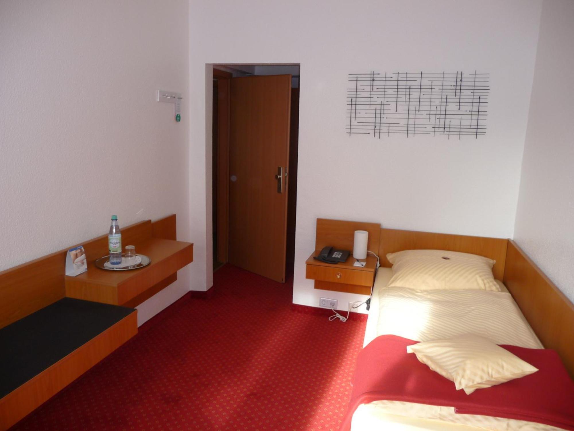 Hotel Sechzehn Леверкузен Экстерьер фото