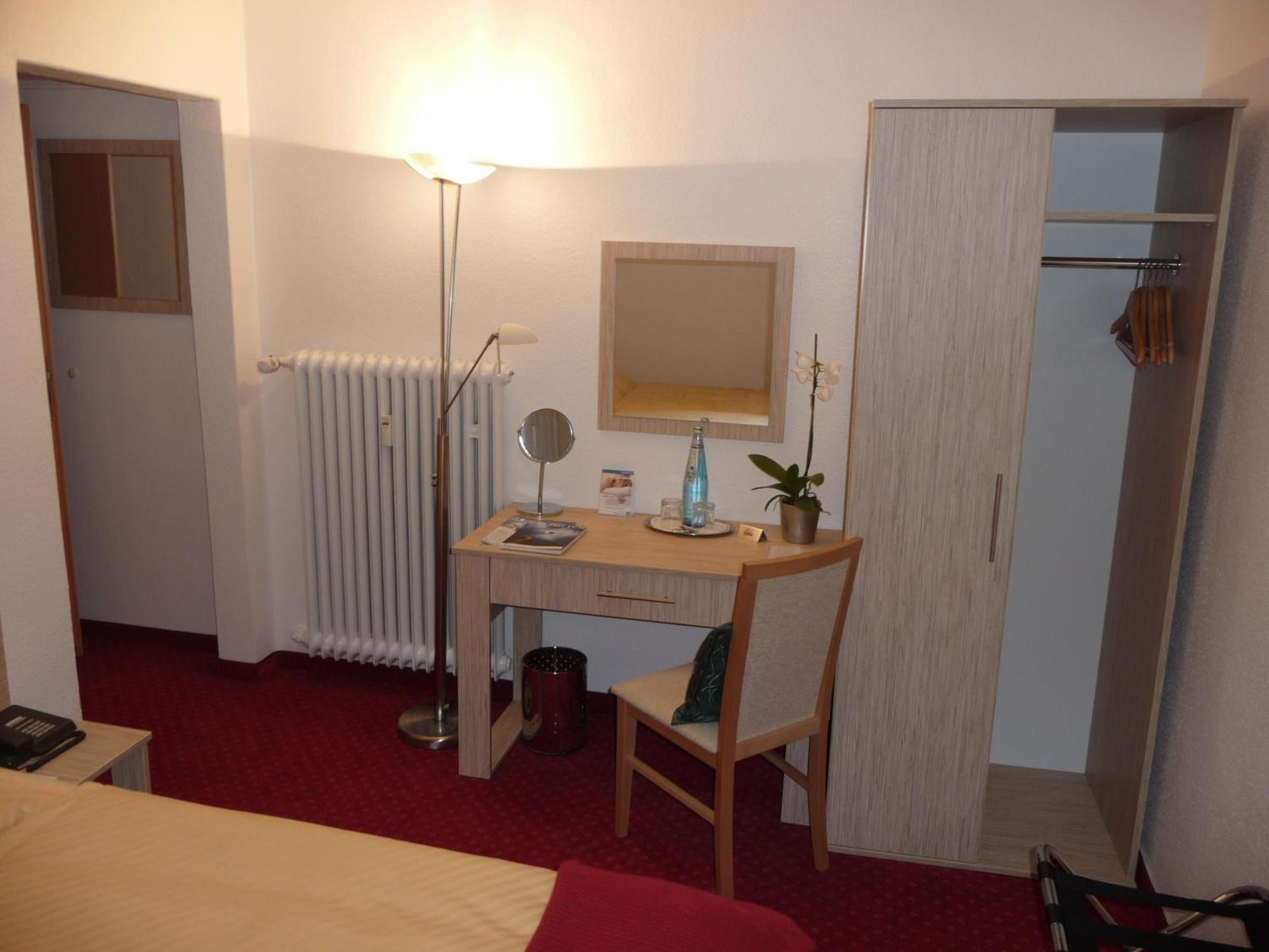 Hotel Sechzehn Леверкузен Экстерьер фото