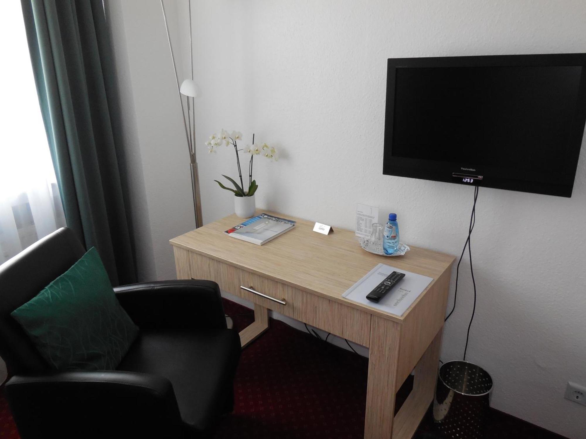 Hotel Sechzehn Леверкузен Экстерьер фото