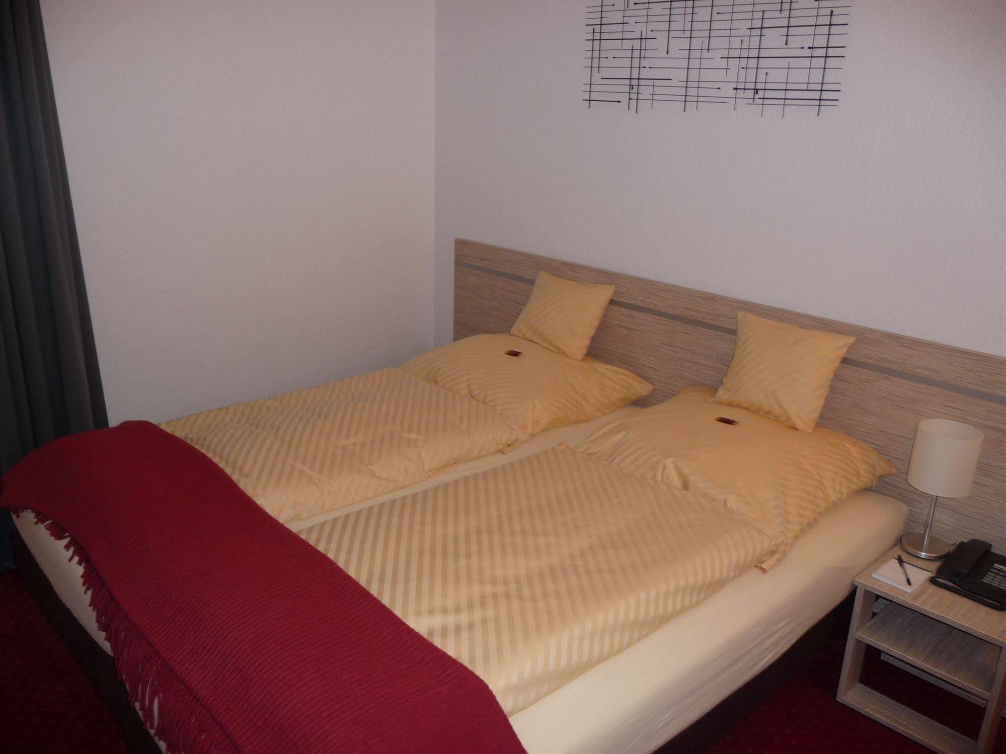 Hotel Sechzehn Леверкузен Экстерьер фото