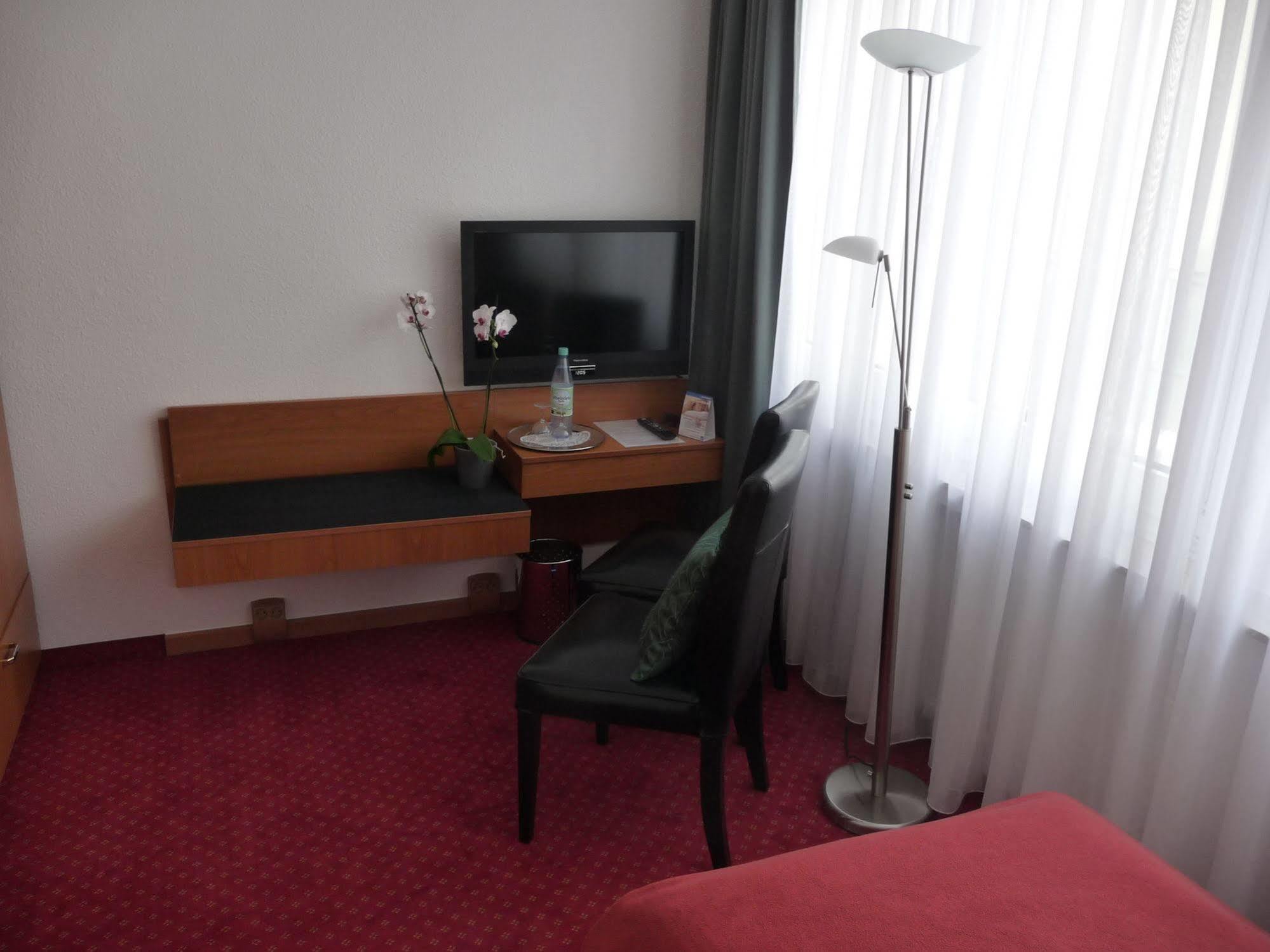 Hotel Sechzehn Леверкузен Экстерьер фото