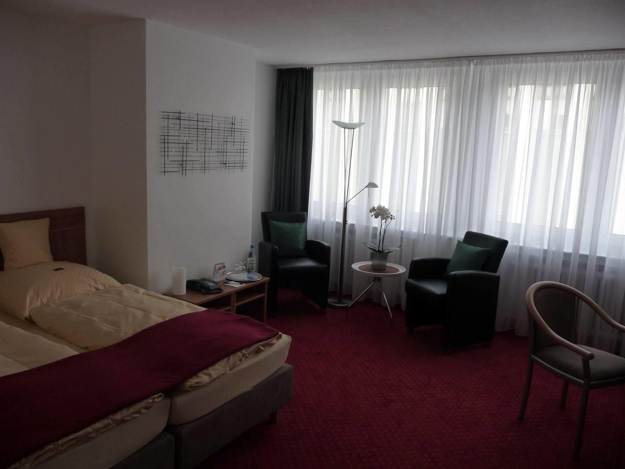 Hotel Sechzehn Леверкузен Экстерьер фото