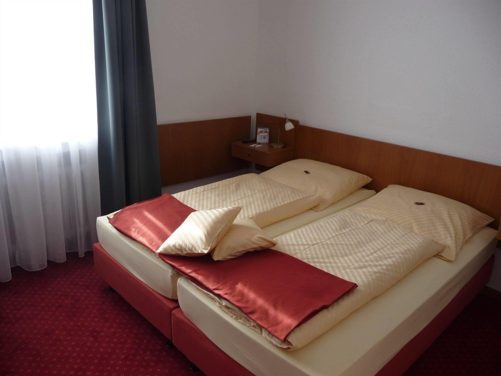 Hotel Sechzehn Леверкузен Экстерьер фото