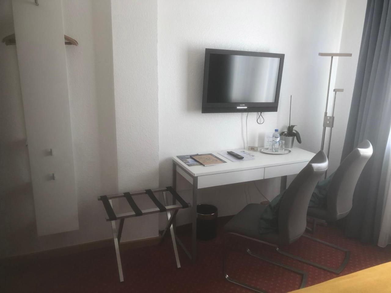 Hotel Sechzehn Леверкузен Экстерьер фото